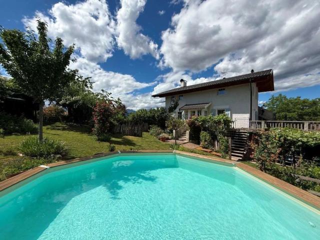 Villetta bifamiliare in vendita di 197 m² in Via Vallavena, 2