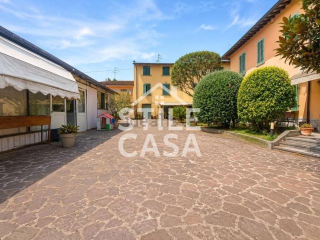 Villetta bifamiliare in vendita di 197 m² in Via Alcide De Gasperi