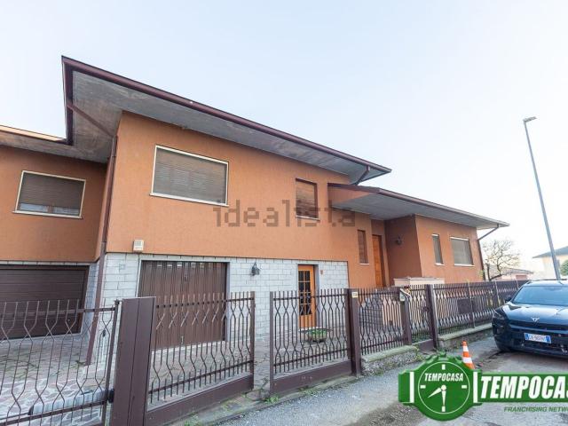 Villetta bifamiliare in vendita di 194 m² in Via XX Settembre