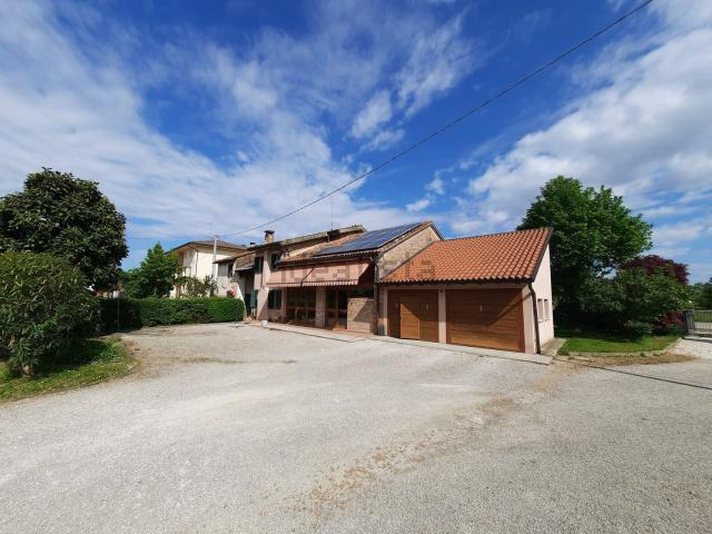 Villetta bifamiliare in vendita di 194 m²