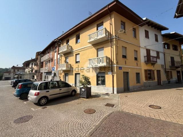 Villetta bifamiliare in vendita di 195 m² in Piazza Dottor Domenico Osella, 27