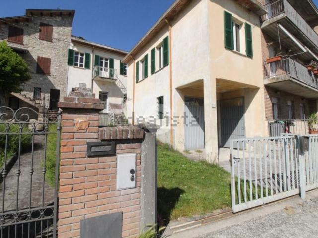 Villetta bifamiliare in vendita di 195 m² in Strada Cozzano, 5