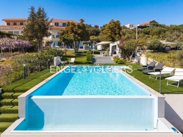 Villetta bifamiliare in vendita di 195 m² in Strada Provinciale 111