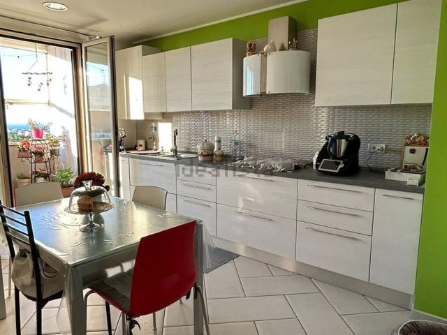 Villetta bifamiliare in vendita di 195 m² in Via Belvedere