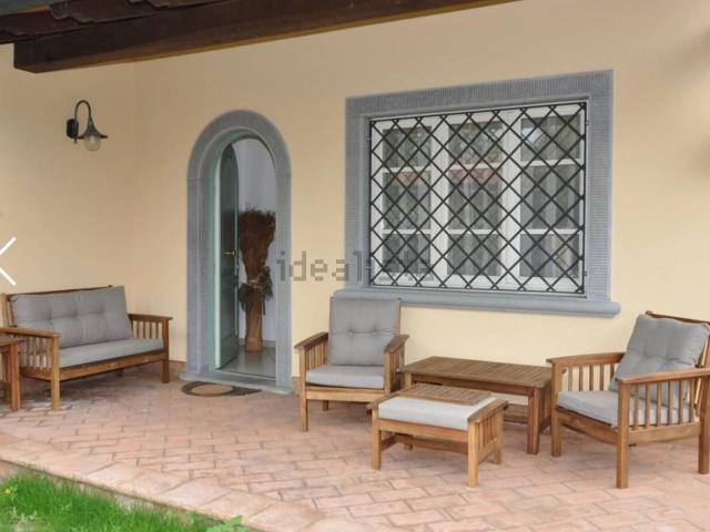 Villetta bifamiliare in vendita di 195 m² in Via Emilia