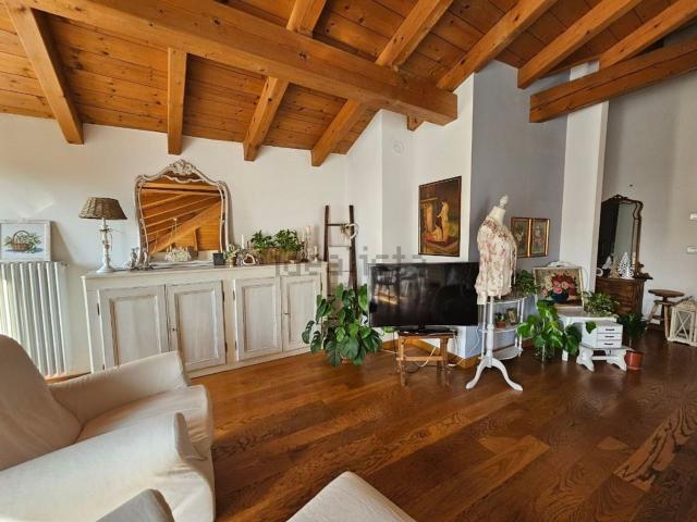 Villetta bifamiliare in vendita di 195 m² in Via Giacomo Matteotti, 66