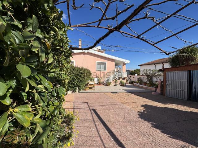 Villetta bifamiliare in vendita di 195 m² in Via Giuseppe de Martini, 38