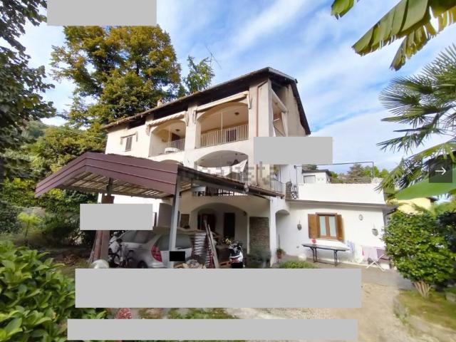 Villetta bifamiliare in vendita di 195 m² in Via Parrocchia, 2