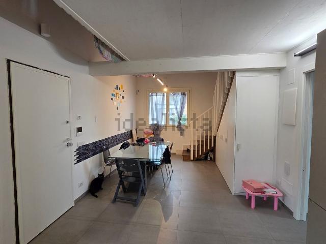 Villetta bifamiliare in vendita di 195 m² in Via Pietracuta