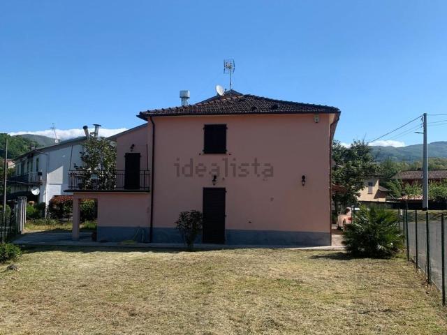 Villetta bifamiliare in vendita di 195 m² in Via Ponterotto