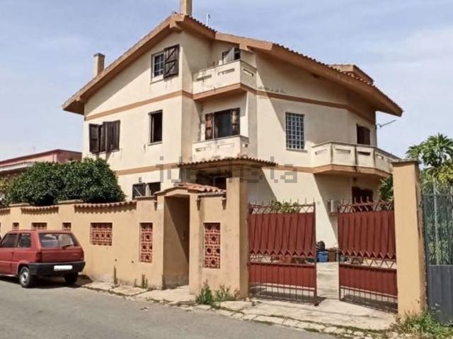 Villetta bifamiliare in vendita di 196 m² in Strada 1, 39