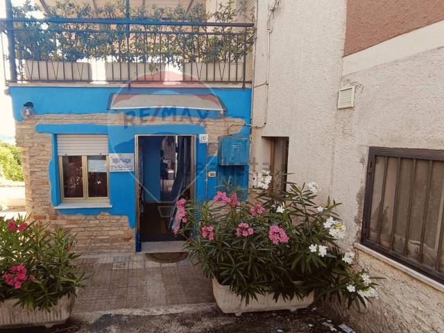 Villetta bifamiliare in vendita di 196 m² in Via Assunta, 104