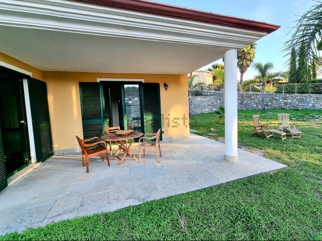 Villetta bifamiliare in vendita di 196 m² in Via Coggiola, 60