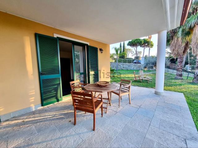 Villetta bifamiliare in vendita di 196 m² in Via Coggiola, 60