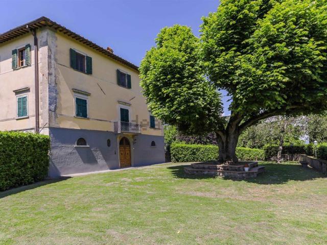 Villetta bifamiliare in vendita di 196 m² in Via di Colline