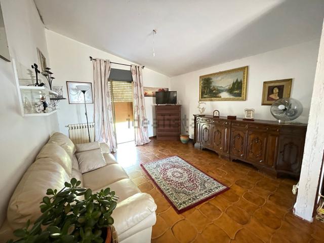 Villetta bifamiliare in vendita di 196 m² in Via Eber Colonnello, 6