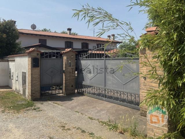 Villetta bifamiliare in vendita di 196 m² in Via Risiera San Sabba, 51