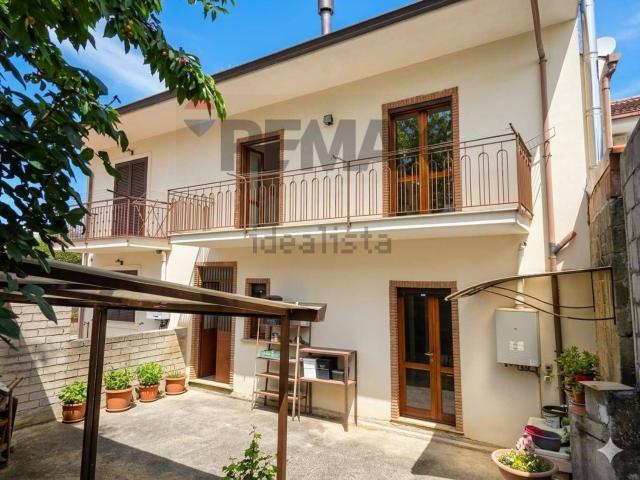 Villetta bifamiliare in vendita di 198 m² in Via A. Lamarmora, 3