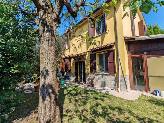 Villetta bifamiliare in vendita di 198 m² in Via Longarola, 63