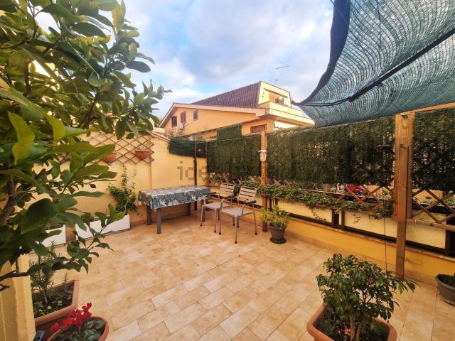Villetta bifamiliare in vendita di 198 m² in Via Monte Penna