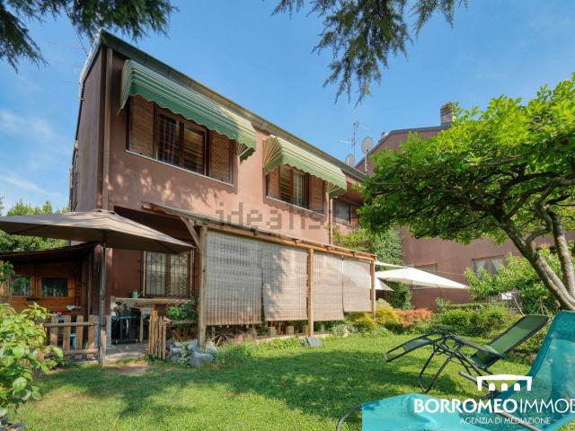 Villetta bifamiliare in vendita di 198 m² in Via Pablo Neruda, 5