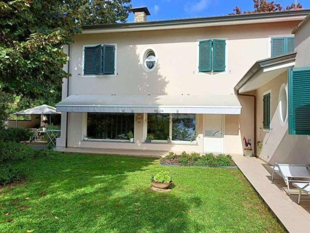Villetta bifamiliare in vendita di 198 m² in Via Pregiuntino, 70