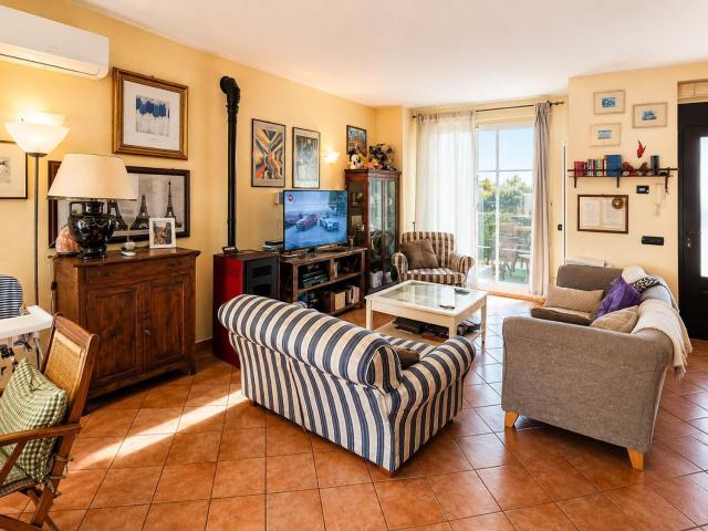 Villetta bifamiliare in vendita di 198 m² in Via Roma, 23