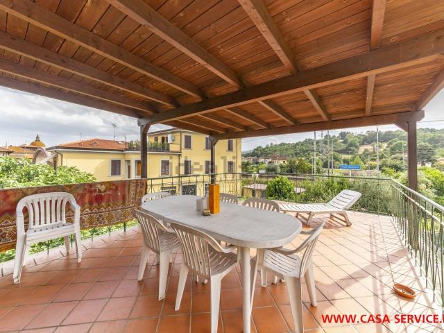 Villetta bifamiliare in vendita di 199 m² in Via amm. burzagli