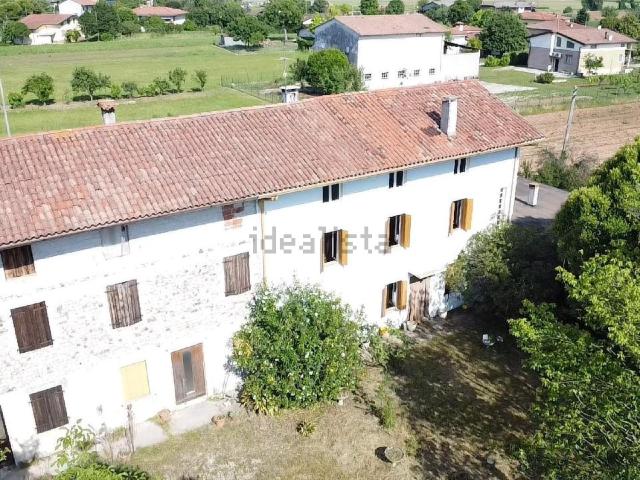 Villetta bifamiliare in vendita di 199 m² in Via Martiri della Libertà, 37