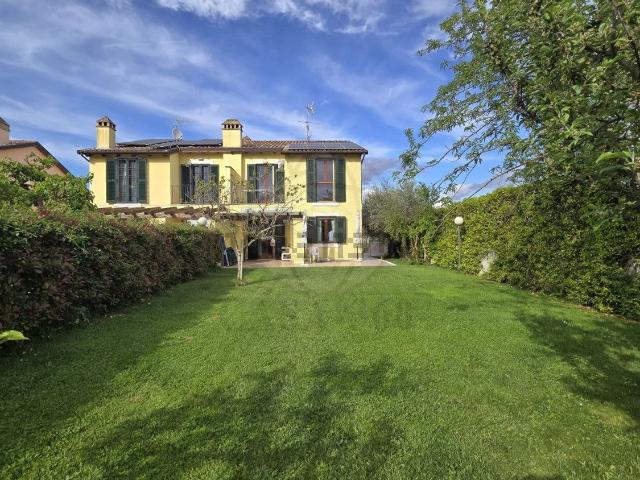 Villetta bifamiliare in vendita di 199 m² in Via Perillo