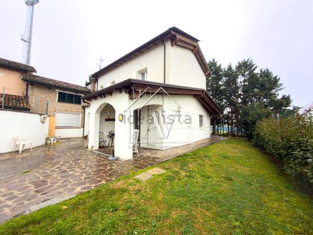 Villetta bifamiliare in vendita di 199 m² in Via Rivalona, 15