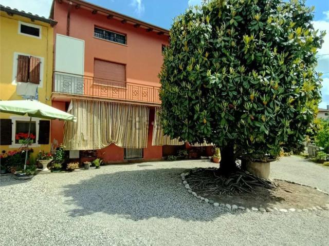 Villetta bifamiliare in vendita di 199 m²