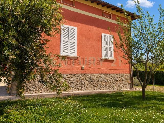 Villetta bifamiliare in vendita di 103 m² in Strada Statale 1, 42
