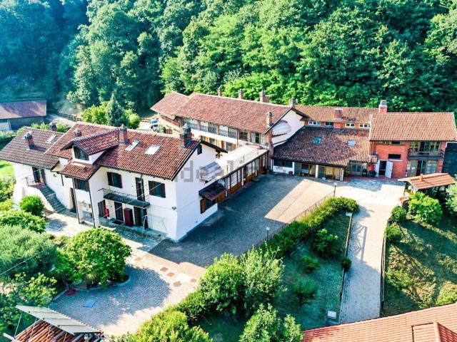 Villetta bifamiliare in vendita di 1000 m² in Strada della Madonnina