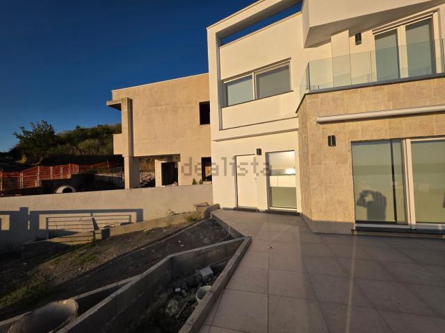 Villetta bifamiliare in vendita di 100 m² in Contrada Sagarote, 69