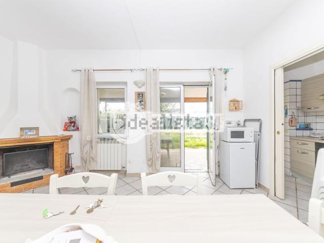 Villetta bifamiliare in vendita di 100 m² in Via Tarquinio Prisco