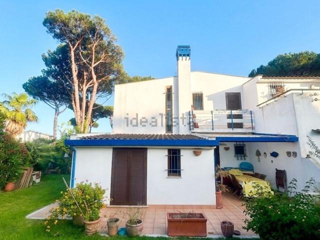 Villetta bifamiliare in vendita di 100 m² in Via Terracina, 156