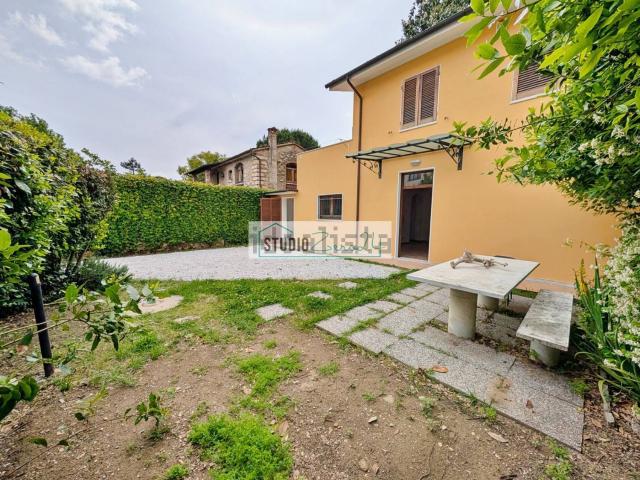Villetta bifamiliare in vendita di 100 m² in Via Umbria