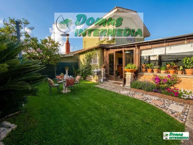 Villetta bifamiliare in vendita di 100 m² in Via Andrea Cascella