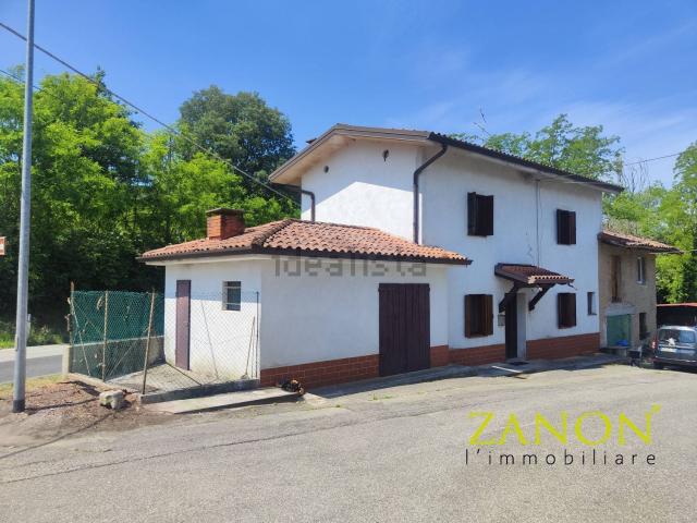 Villetta bifamiliare in vendita di 100 m² in Via Anton Pelicon, 8