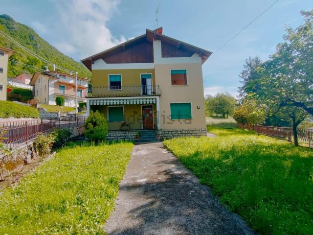 Villetta bifamiliare in vendita di 100 m² in Via Caregno, 7