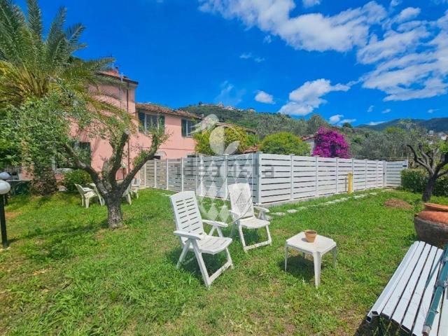 Villetta indipendente in vendita di 118 m² in Via Ciro Menotti