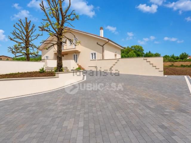 Villetta bifamiliare in vendita di 100 m² in Via Colle Cagioli