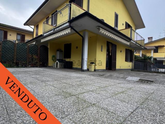 Villetta bifamiliare in vendita di 100 m² in Via COLOMBANA, 4