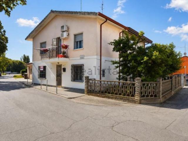 Villetta bifamiliare in vendita di 100 m² in Via Cristoforo Colombo