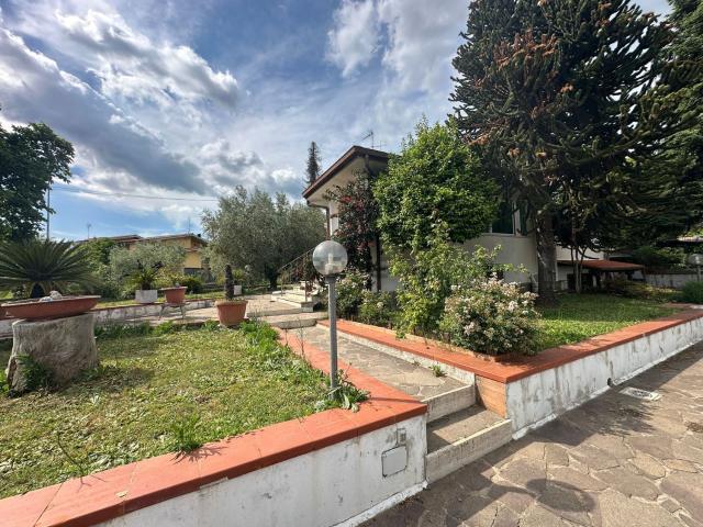 Villetta bifamiliare in vendita di 100 m² in Via di Cori, 18