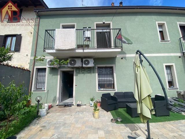 Villetta bifamiliare in vendita di 100 m² in Via Mazzini, 8