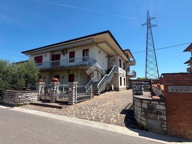 Villetta bifamiliare in vendita di 100 m² in Via Parini, 100