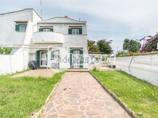 Villetta bifamiliare in vendita di 100 m² in Via Perusia