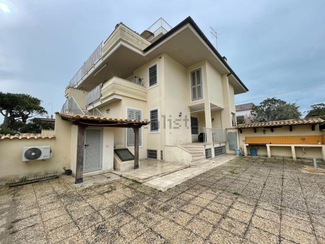 Villetta bifamiliare in vendita di 100 m² in Via Portorose